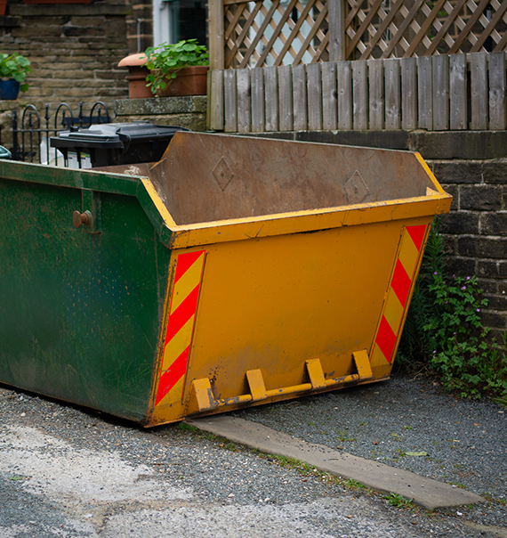 Affordable 4 yard midi skip hire in Keighley